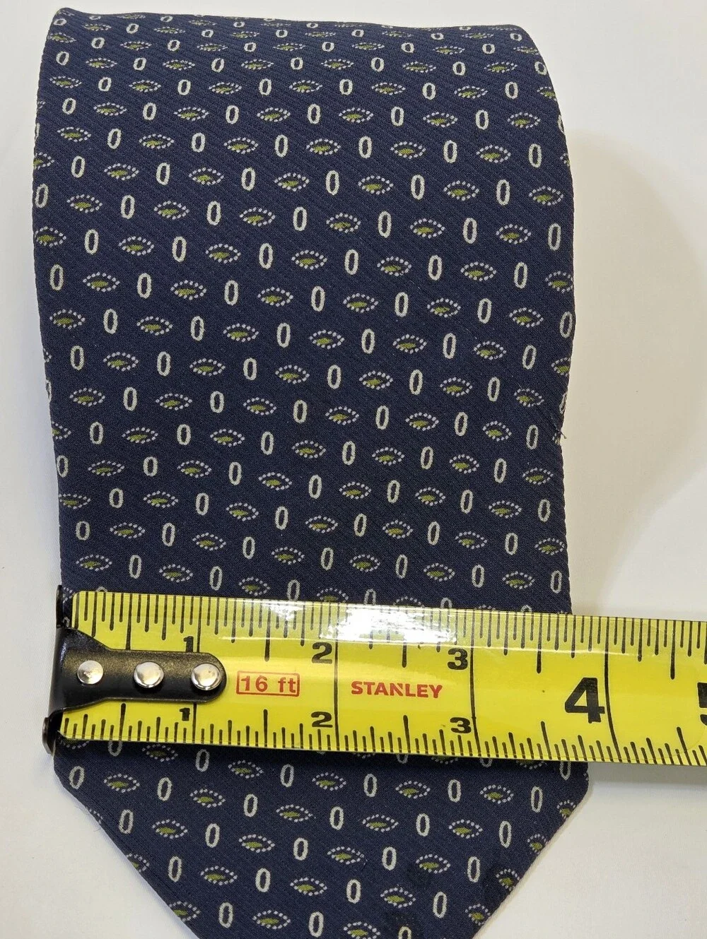 Vintage Giorgio Armani Cravatte 100% Silk Tie Made in Italy Navy Geometric